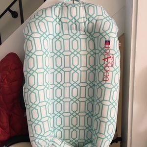 Dockatot Deluxe with 2 covers